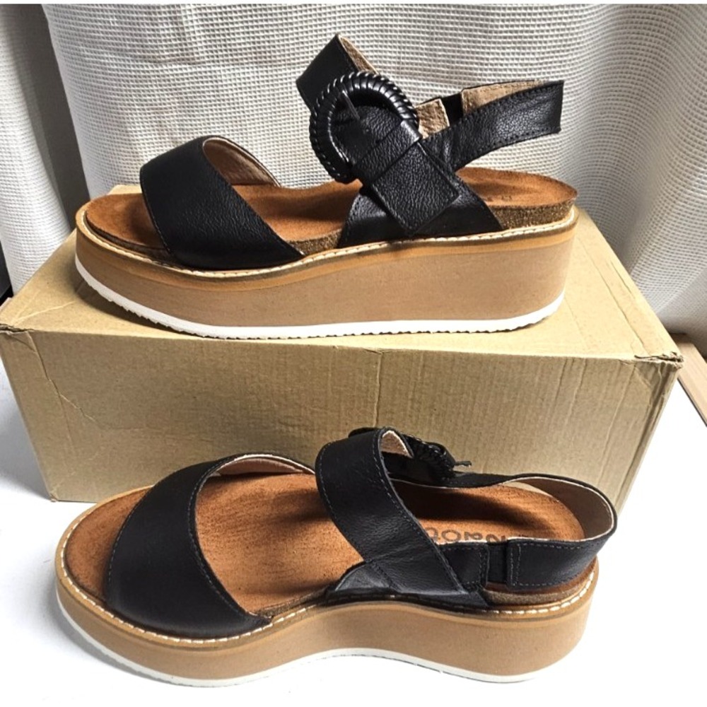 NAOT Footwear Women's Crepe Sandal Soft Black Leather Camel Sole 38/L7 MW
